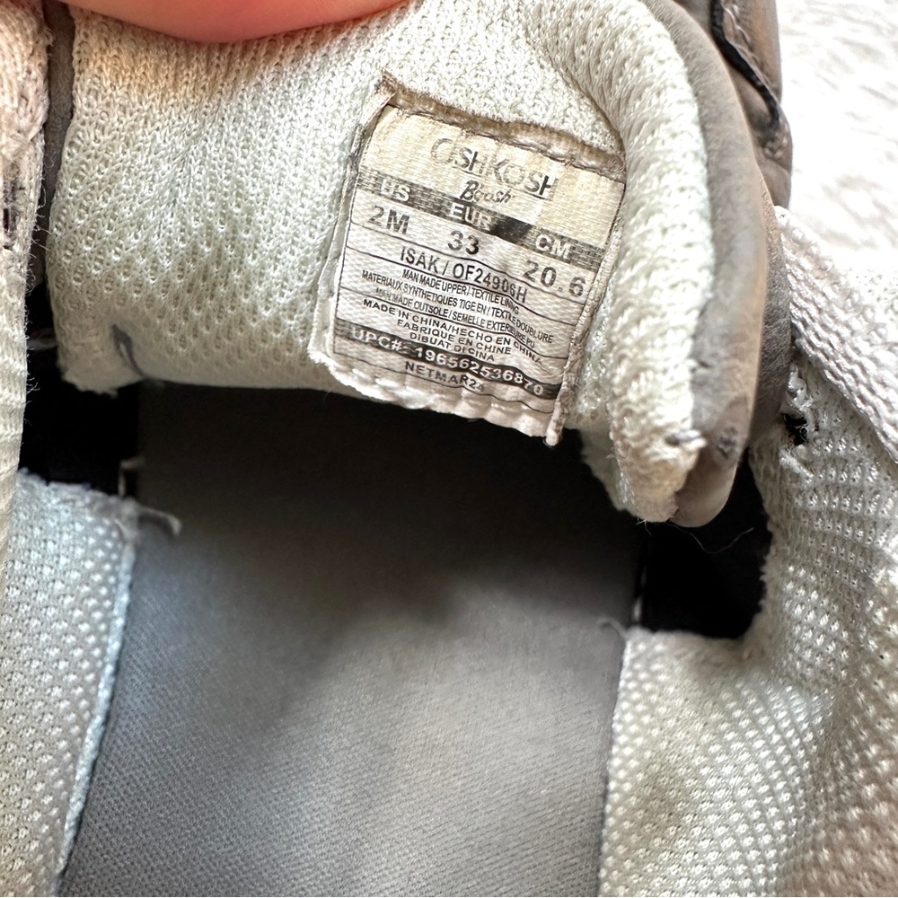 ⭐️ 5 for $25 OshKosh B'gosh Brown and Gray Boys’ Sneakers Size 2 - Picture 9 of 11